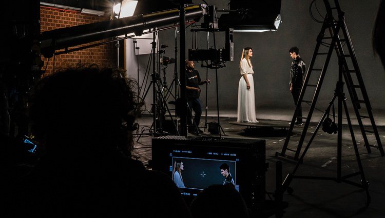 Amaia y Alfred durante el rodaje de su videoclip 'Tu canción'