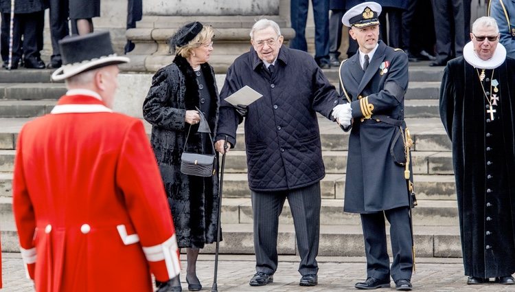 Constantino y Ana María de Grecia en el funeral de Enrique de Dinamarca