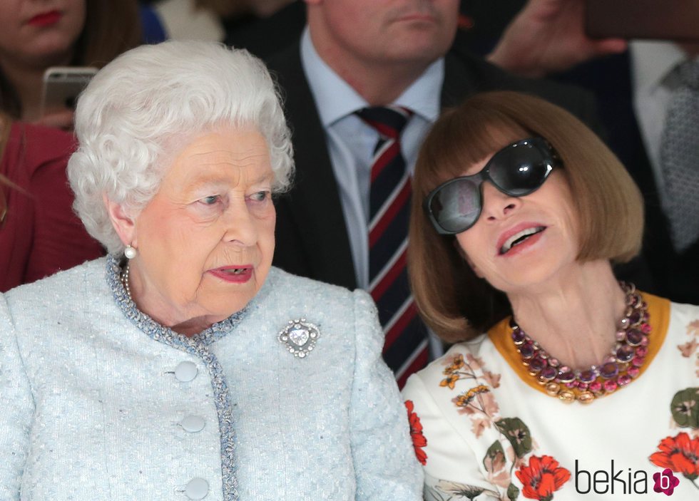 La Reina Isabel y Anna Wintour en la London Fashion Week 2018