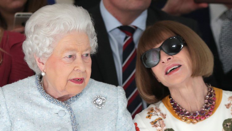 La Reina Isabel y Anna Wintour en la London Fashion Week 2018