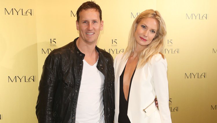 Brendan Cole junto a su esposa, Zoe Hobbs