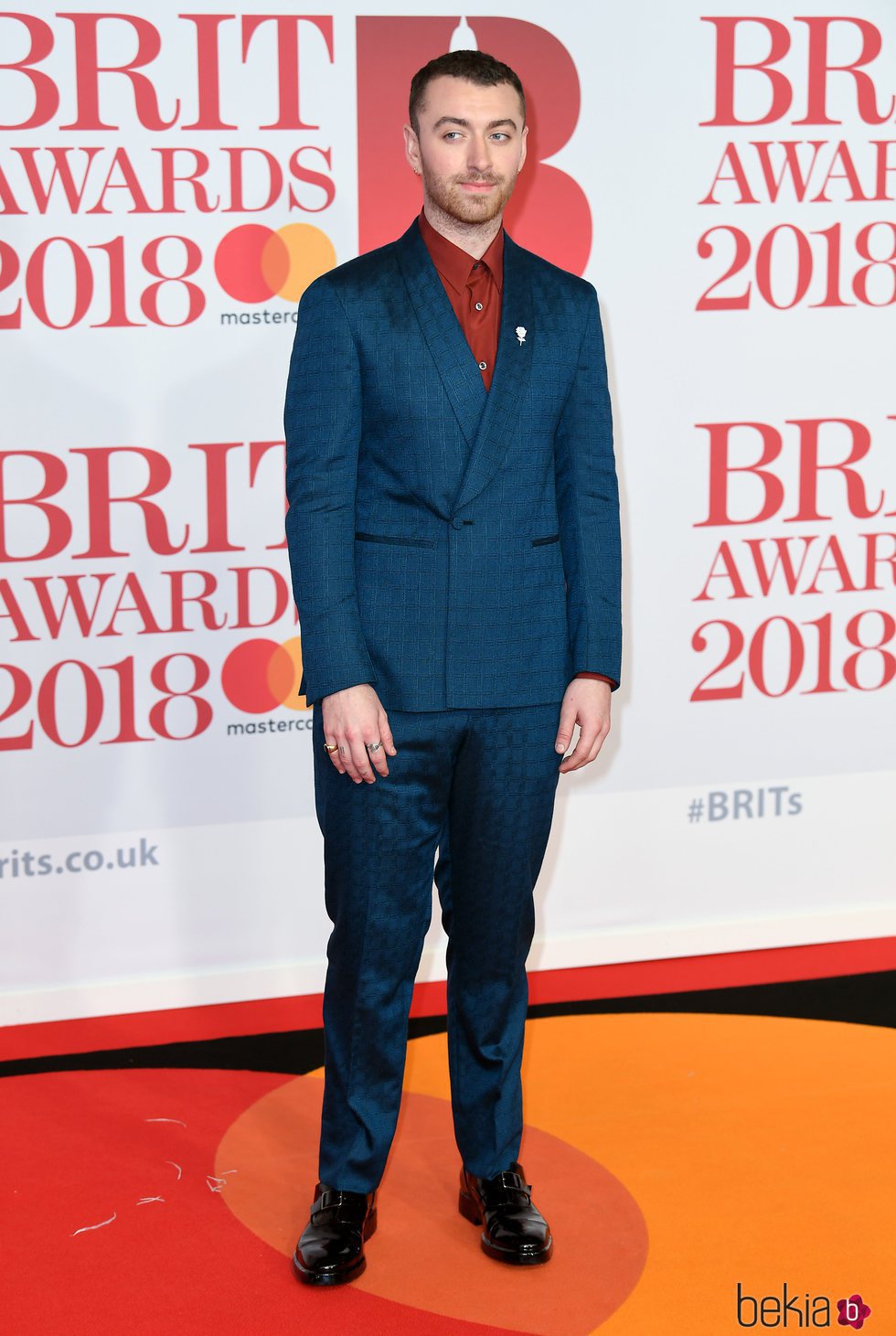 Sam Smith en la alfombra roja de los Brit Awards 2018