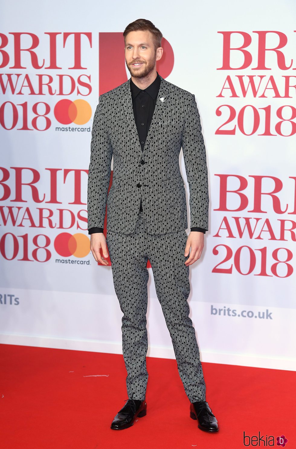 Calvin Harris en la alfombra roja de los Brit Awards 2018