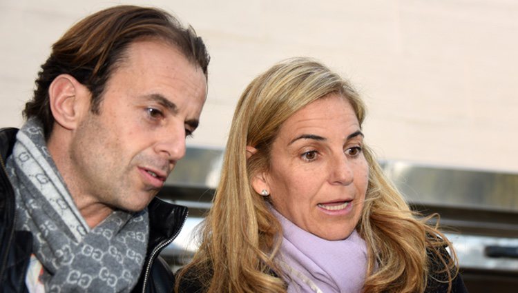 Arantxa Sánchez Vicario y Josep Santacana, juntos en el entierro de Emilio Sánchez en Barcelona