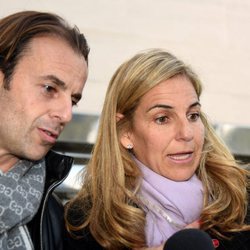 Arantxa Sánchez Vicario y Josep Santacana, juntos en el entierro de Emilio Sánchez en Barcelona