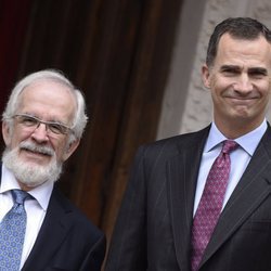 El humorista gráfico Antonio Fraguas 'Forges' junto al Rey Felipe VI en 2016