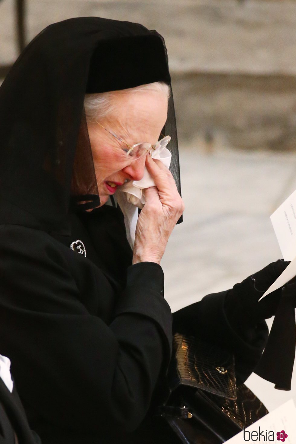 Margarita de Dinamarca llorando en el funeral de Enrique de Dinamarca