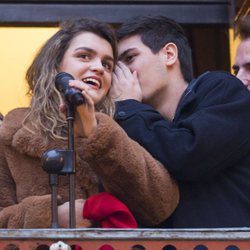 Amaia Romero y Alfred García en el Ayuntamiento de Pamplona