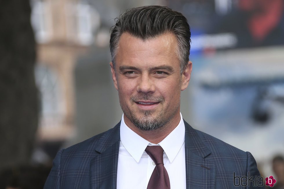 Josh Duhamel en la premiere de 'Transformers: the last knight'