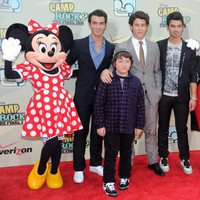 Kevin, Nick, Joe y Frankie Jonas en el estreno de la película 'Camp Rock 2'