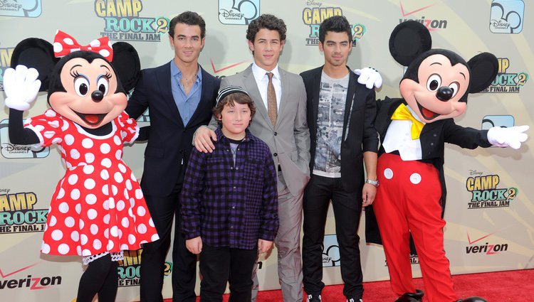 Kevin, Nick, Joe y Frankie Jonas en el estreno de la película 'Camp Rock 2'