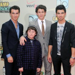 Los hermanos Kevin, Nick, Joe y Frankie Jonas en el estreno de la película 'Camp Rock 2'