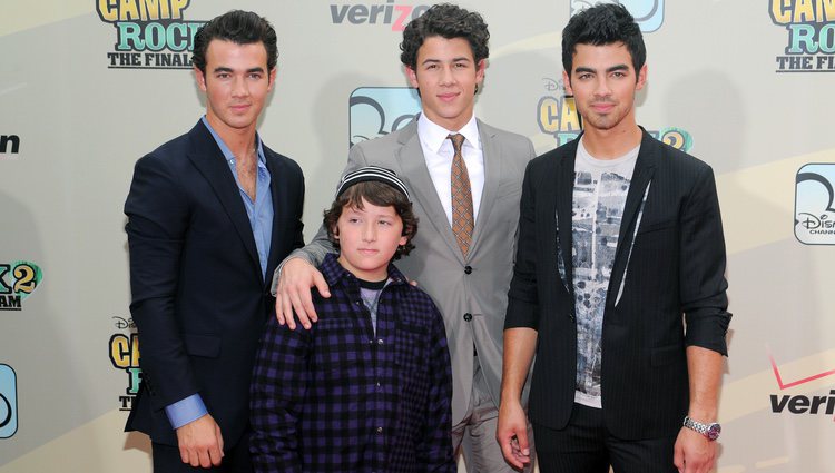 Los hermanos Kevin, Nick, Joe y Frankie Jonas en el estreno de la película 'Camp Rock 2'