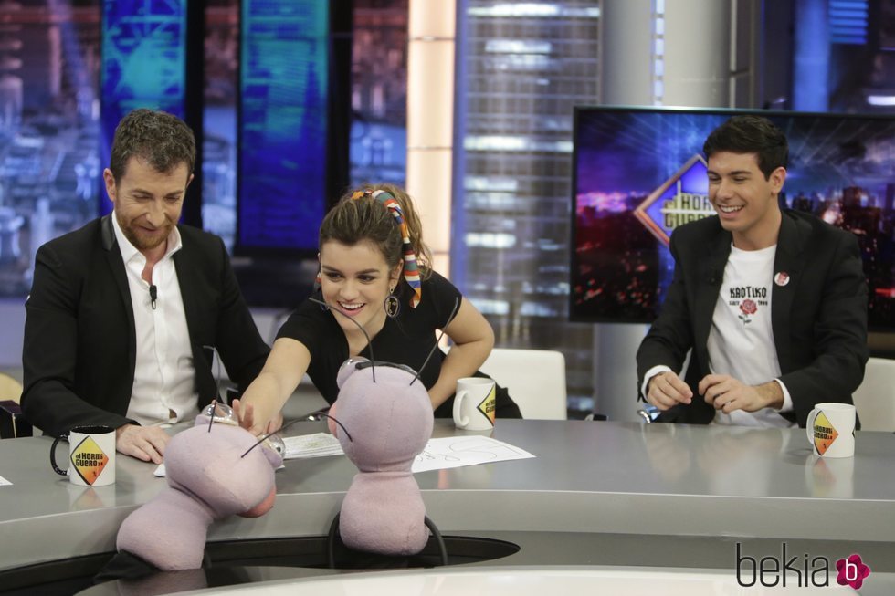 Amaia y Alfred junto a Pablo Motos en 'El Hormiguero'