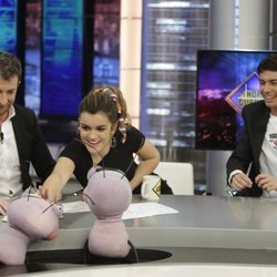 Amaia y Alfred junto a Pablo Motos en 'El Hormiguero'