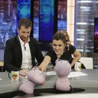 Amaia y Alfred junto a Pablo Motos en 'El Hormiguero'