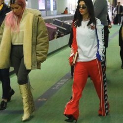 Kim y Kourtney Kardashian llegan a Tokyo