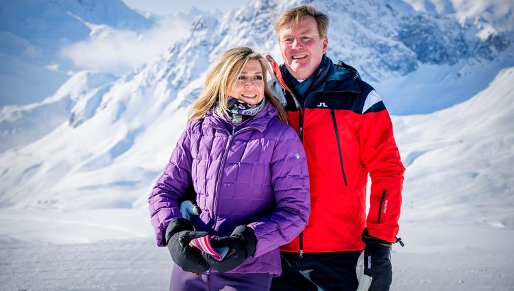 Guillermo Alejandro y Máxima de Holanda, felices y enamorados en su posado de invierno en Lech