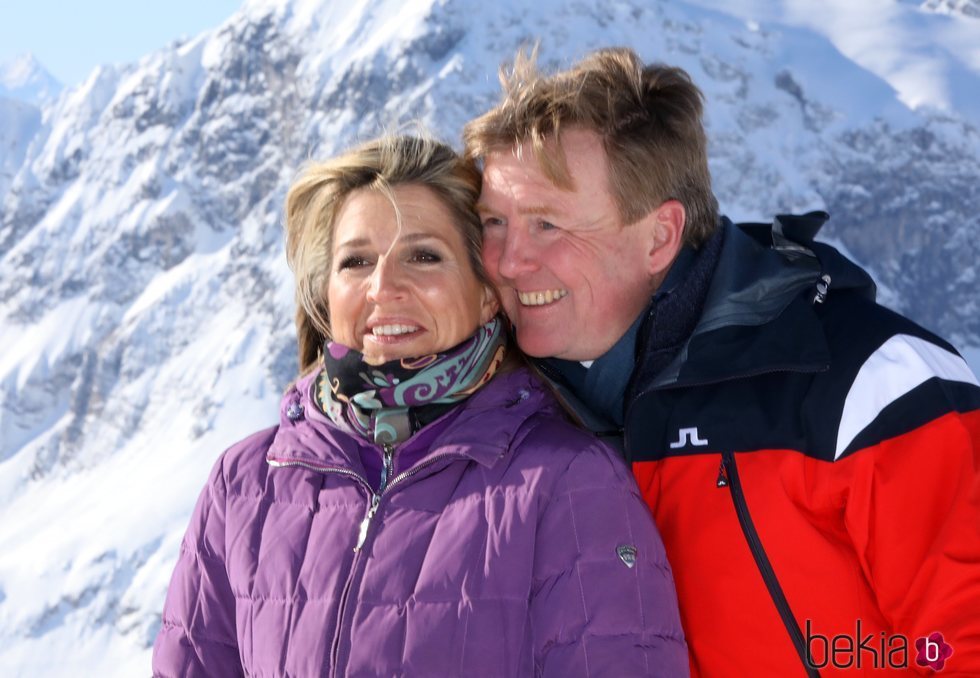 Guillermo Alejandro y Máxima de Holanda, muy cómplices en su posado de invierno en Lech