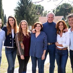 Los protagonistas de 'Médico de familia' posan junto a Bertín Osborne en 'Mi casa es la tuya'