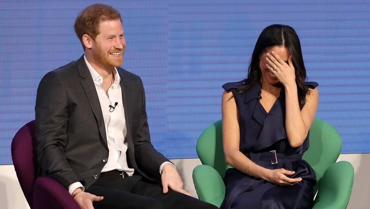 El Príncipe Harry y Meghan Markle ríen divertidos en el Forum de la Royal Foundation