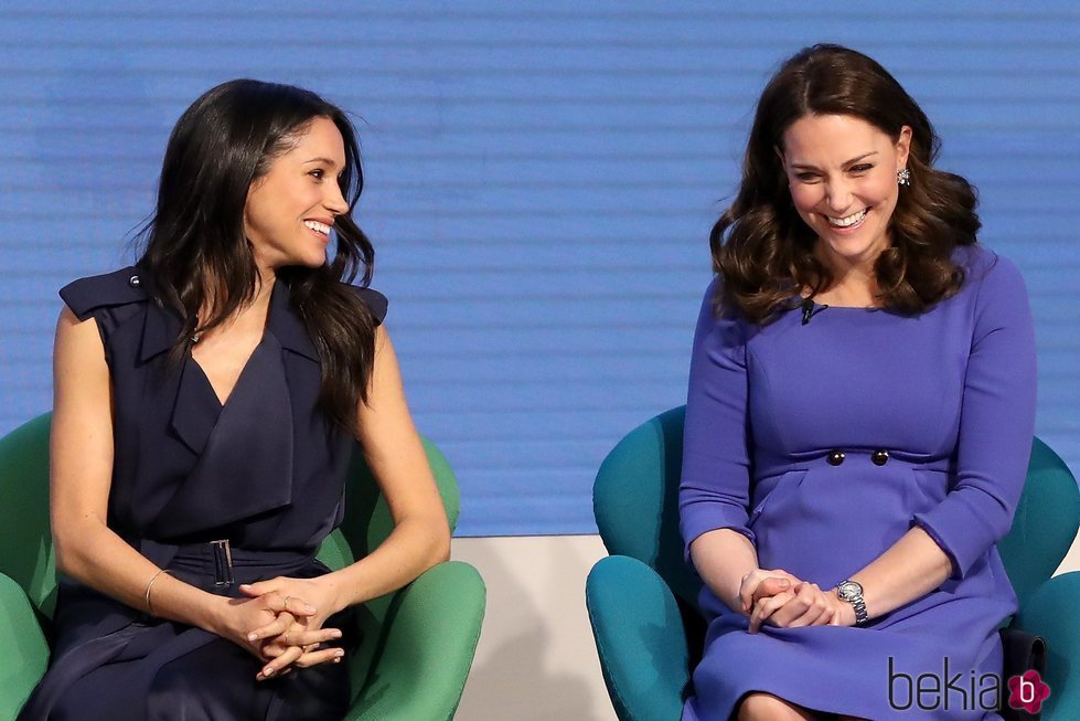 Meghan Markle y Kate Middleton riendo en el Forum de la Royal Foundation