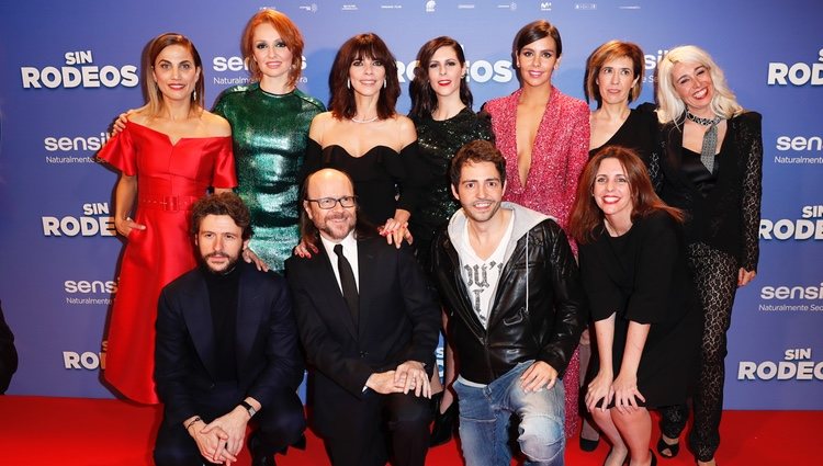 El equipo de la película 'Sin Rodeos' en la premier