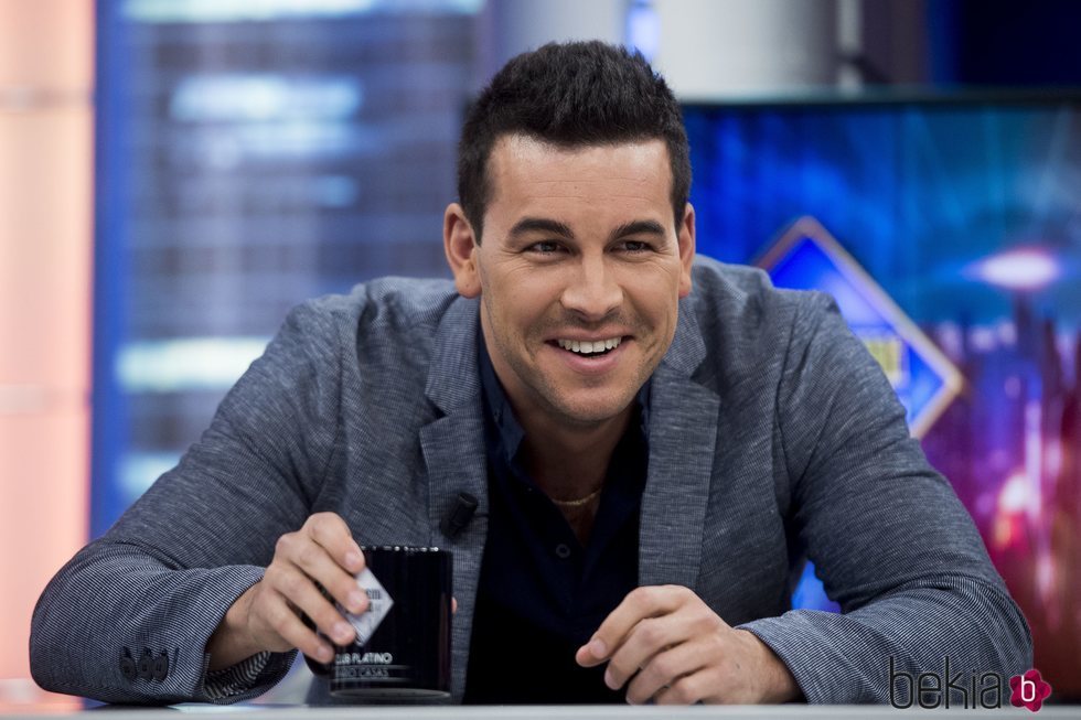 Mario Casas divirtiéndose en 'El Hormiguero'