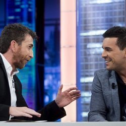 Pablo Motos entrevistando a Mario Casas en 'El Hormiguero'