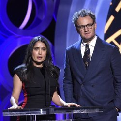 Salma Hayek junto a Jason Clarke en la presentación de los Independent Spirit Awards