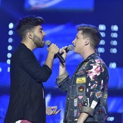 Agoney y Raoul durante el primer concierto de la gira de 'OT 2017' en Barcelona