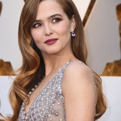 Zoey Deutch en la alfombra roja de los Premios Oscar 2018