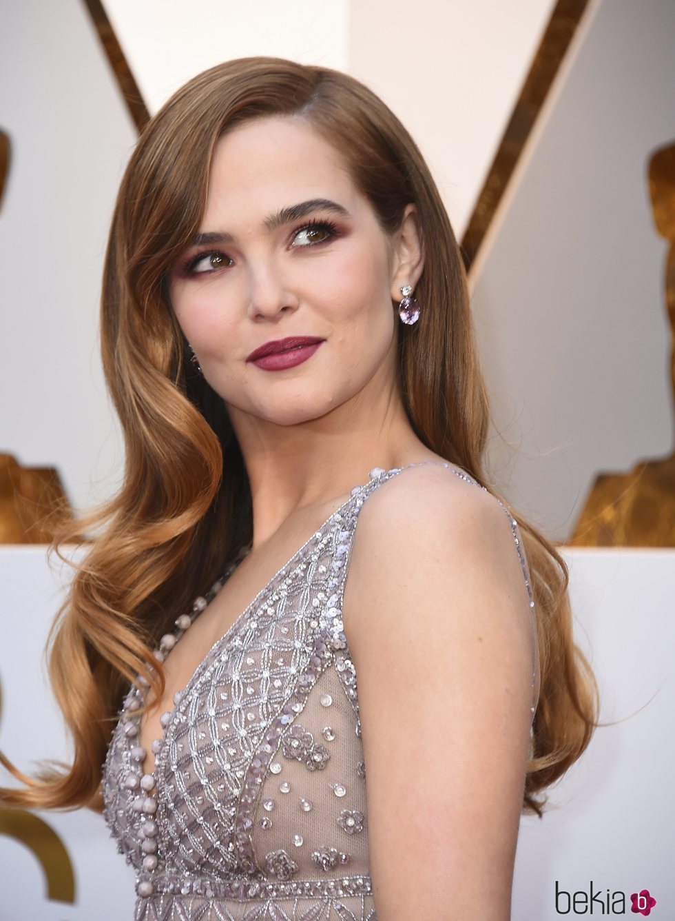 Zoey Deutch en la alfombra roja de los Premios Oscar 2018