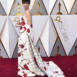 Paz Vega posando en la alfombra roja de los Premios Oscar 2018