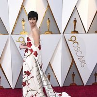 Paz Vega posando en la alfombra roja de los Premios Oscar 2018