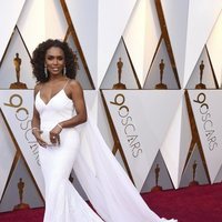 Janet Mock en la alfombra roja de los Premios Oscar 2018