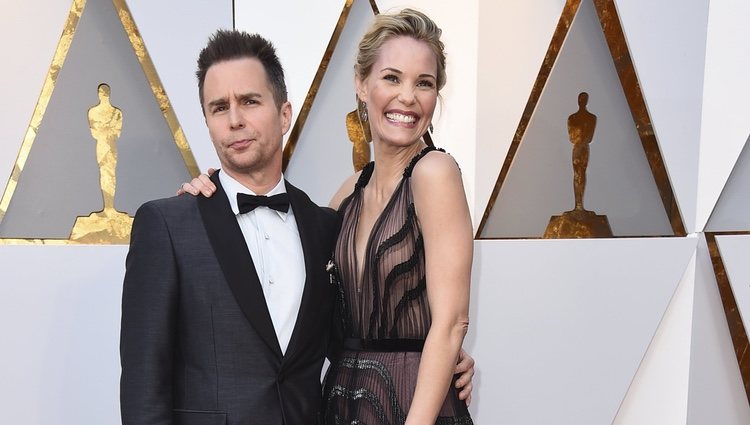 Sam Rockwell y Leslie Bibb en la alfombra roja de los Premios Oscar 2018