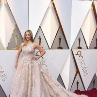 Mira Sorvino en la alfombra roja de los Premios Oscar 2018