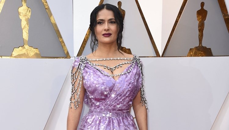 Salma Hayek en la alfombra roja de los Premios Oscar 2018