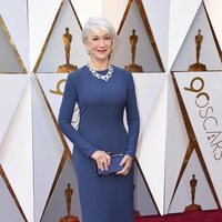 Helen Mirren en la alfombra roja de los premios Oscar 2018