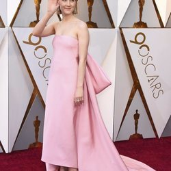 Saoirse Ronan en la alfombra roja de los Premios Oscar 2018