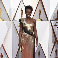 Lupita Nyong'o en la alfombra roja de los Premios Oscar 2018