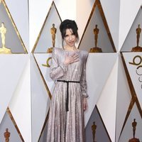 Sally Hawkins en la alfombra roja de los Premios Oscar 2018