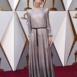 Sally Hawkins posando en la alfombra roja de los Premios Oscar 2018