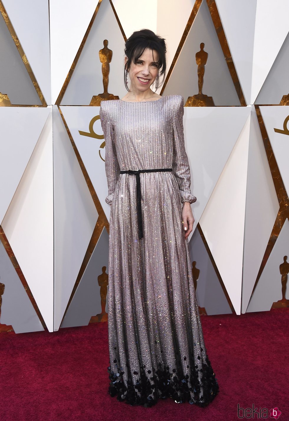 Sally Hawkins posando en la alfombra roja de los Premios Oscar 2018