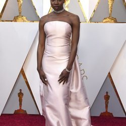 Danai Gurira en la alfombra roja de los Premios Oscar 2018