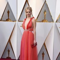 Samara Weaving en la alfombra roja de los Premios Oscar 2018