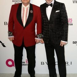 Elton John y David Furnish en la fiesta de la Fundación Elton John tras los Oscar 2018