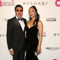 Lionel Richie y Lisa Parigi en la fiesta de la Fundación Elton John tras los Oscar 2018