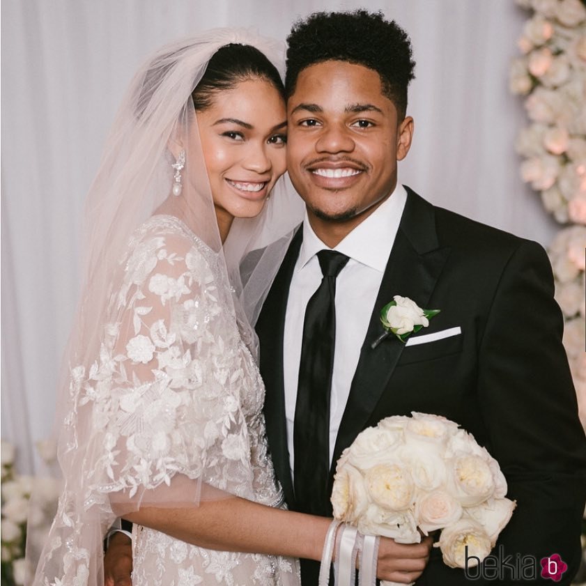 Chanel Iman y Sterling Shepard posan en su boda